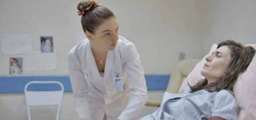 Amor de Mãe, Betina briga com Leila após descobrir fingimento da esposa de Magno (Imagem: Reprodução) Amor de Mãe, Betina briga com Leila após descobrir fingimento da esposa de Magno (Imagem: Reprodução)
