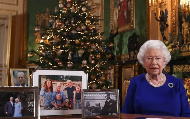 Rainha Elizabeth II excluí príncipe Harry e Meghan Markle de suas fotos (Foto: Reprodução) Rainha Elizabeth II excluí príncipe Harry e Meghan Markle de suas fotos (Foto: Reprodução)