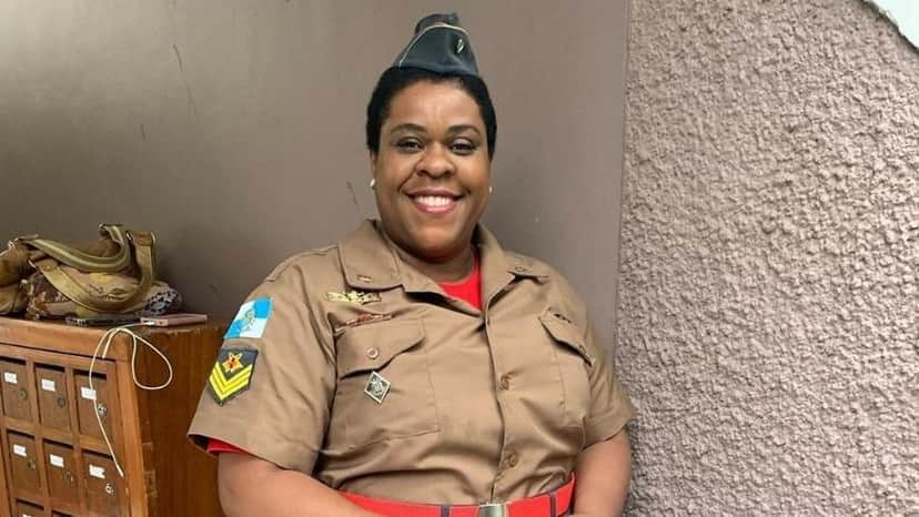 A atriz Cacau Protásio caracterizada em filme no Corpo de Bombeiros (Foto: Reprodução / Instagram) A atriz Cacau Protásio caracterizada em filme no Corpo de Bombeiros (Foto: Reprodução / Instagram)