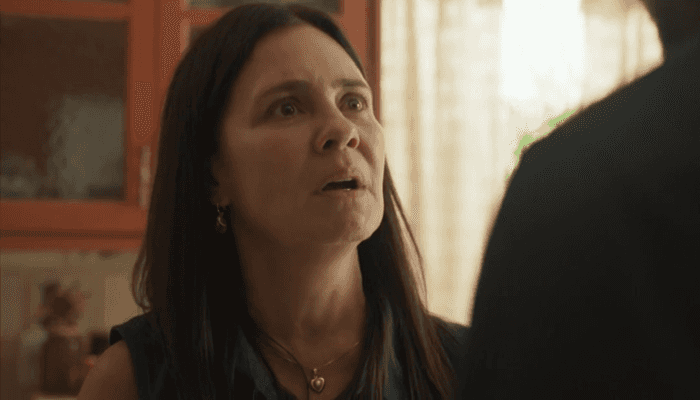 Adriana Esteves (Thelma) em cena de Amor de Mãe (Foto: Reprodução/Globo) Adriana Esteves (Thelma) em cena de Amor de Mãe (Foto: Reprodução/Globo)