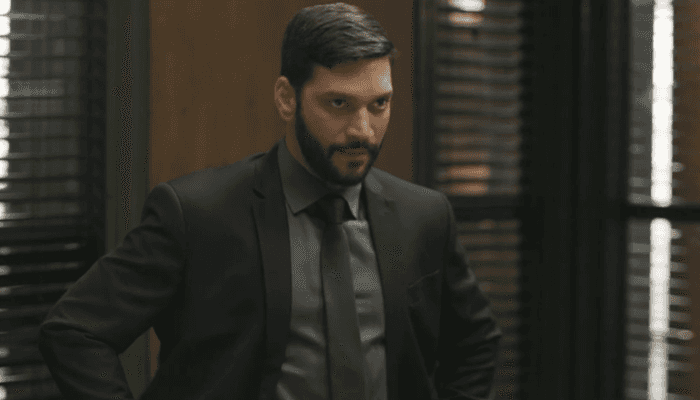 Diogo (Armando Babaioff) provocará acidente com Nana em Bom Sucesso (Foto: Reprodução/Globo) Diogo (Armando Babaioff) provocará acidente com Nana em Bom Sucesso (Foto: Reprodução/Globo)