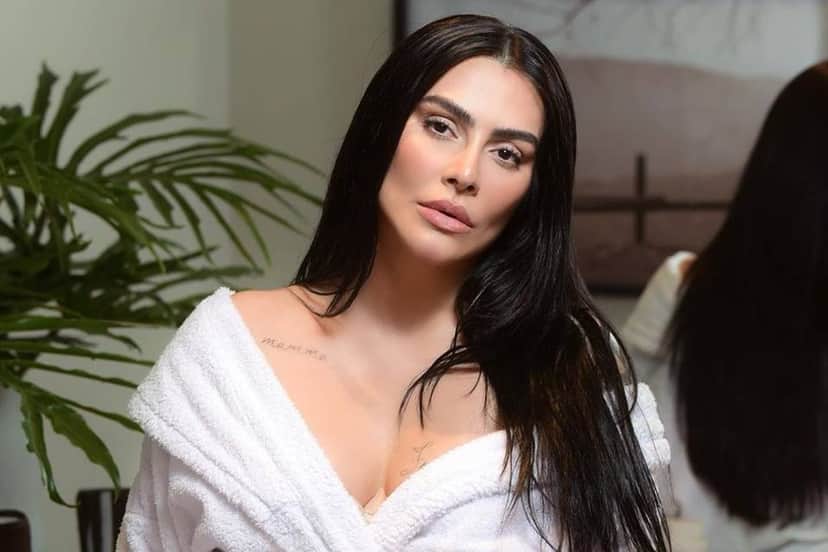 A cantora Cleo surpreendeu ao aparecer com look ousado em postagem da mãe (Foto: Reprodução) A cantora Cleo surpreendeu ao aparecer com look ousado em postagem da mãe (Foto: Reprodução)
