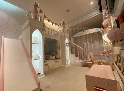 Deborah Secco choca ao mostrar decoração luxuosa do quarto da filha Foto:Instagram Deborah Secco choca ao mostrar decoração luxuosa do quarto da filha Foto:Instagram