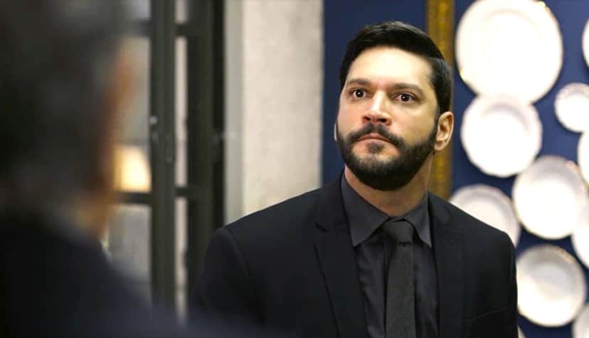 Diogo em cena da novela das 19h, Bom Sucesso (Foto: Reprodução) Diogo em cena da novela das 19h, Bom Sucesso (Foto: Reprodução)