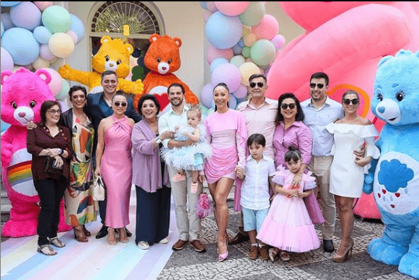 Duda Nagle, Sabrina Sato, Leda, Zoe e família (Foto: Reprodução) Duda Nagle, Sabrina Sato, Leda, Zoe e família (Foto: Reprodução)