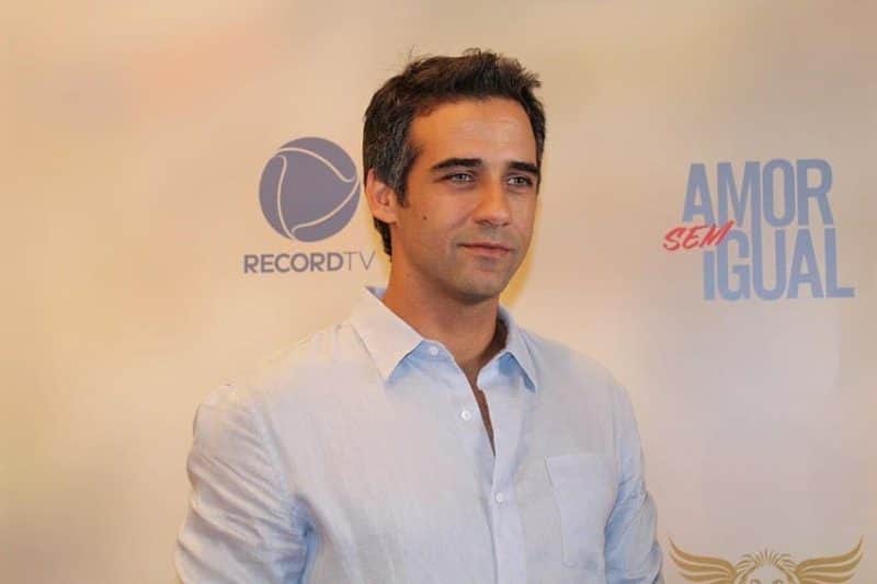 Rafael Sardão vive Miguel, o protagonista de Amor Sem Igual (Foto: Reprodução/Record TV) Rafael Sardão vive Miguel, o protagonista de Amor Sem Igual (Foto: Reprodução/Record TV)
