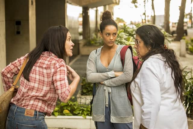 Adriana Esteves (Thelma), Taís Araujo (Vitória) e Regina Casé (Lurdes) em cena de Amor de Mãe (Foto: Globo/João Cotta) Adriana Esteves (Thelma), Taís Araujo (Vitória) e Regina Casé (Lurdes) em cena de Amor de Mãe (Foto: Globo/João Cotta)