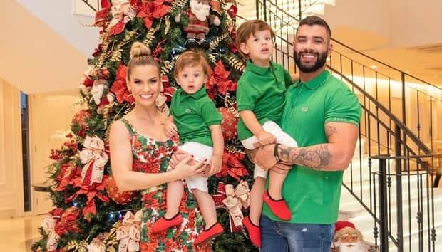 Gusttavo Lima com Andressa Suíta e os filhos do casal (Foto: Reprodução/ Instagram) Gusttavo Lima com Andressa Suíta e os filhos do casal (Foto: Reprodução/ Instagram)