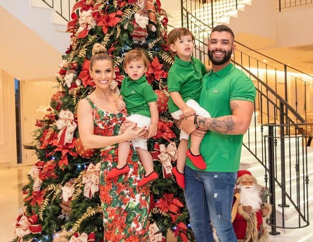 Gusttavo Lima com Andressa Suíta e os filhos do casal (Foto: Reprodução/ Instagram) Gusttavo Lima com Andressa Suíta e os filhos do casal (Foto: Reprodução/ Instagram)
