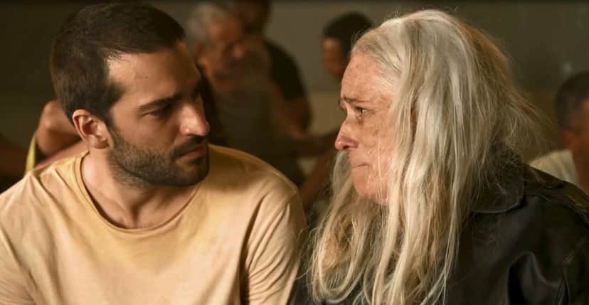 Sandro fica emocionado de reencontrar com Katia em Amor de Mãe, ele fica fragilizado ao ver que ela está muito doente Sandro fica emocionado de reencontrar com Katia em Amor de Mãe, ele fica fragilizado ao ver que ela está muito doente