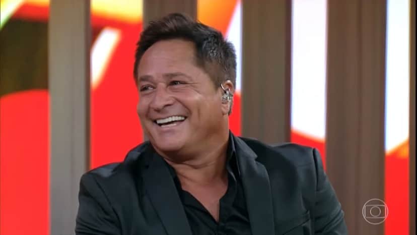 O cantor sertanejo, Leonardo deixou os seus fãs para lá de perplexos ao aparacer ao lado de um ato da Record, e os dois estavam completamente bêbados e conversando algo bem íntimo (Foto: reprodução Globoplay) O cantor sertanejo, Leonardo deixou os seus fãs para lá de perplexos ao aparacer ao lado de um ato da Record, e os dois estavam completamente bêbados e conversando algo bem íntimo (Foto: reprodução Globoplay)