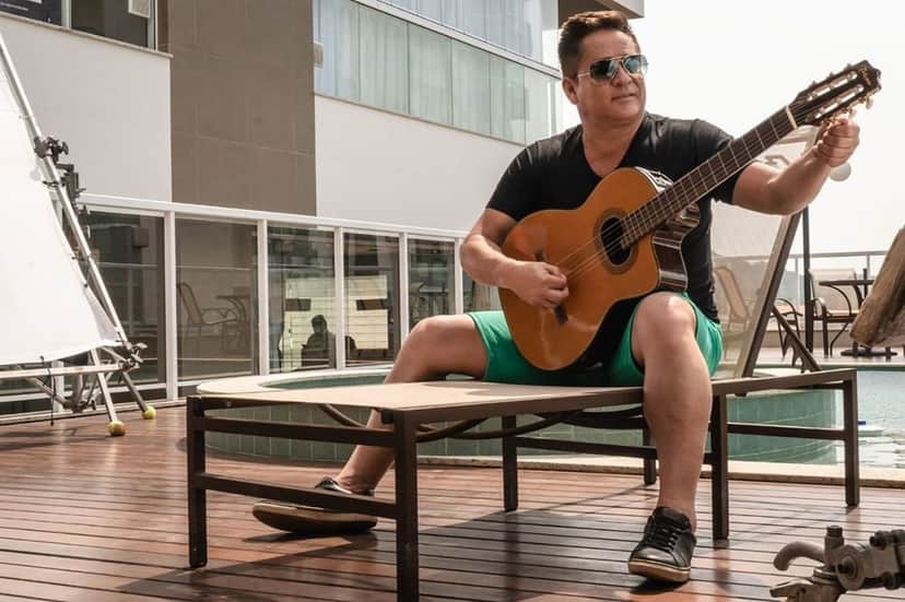 O famoso cantor sertanejo, Leonardo já se envolveu em milhares de polêmicas ao longo de sua extensa carreira no mundo da música e em comemoração ao fim do ano, o TV Foco resolveu relembrar isso (Foto: Reprodução/Instagram) O famoso cantor sertanejo, Leonardo já se envolveu em milhares de polêmicas ao longo de sua extensa carreira no mundo da música e em comemoração ao fim do ano, o TV Foco resolveu relembrar isso (Foto: Reprodução/Instagram)