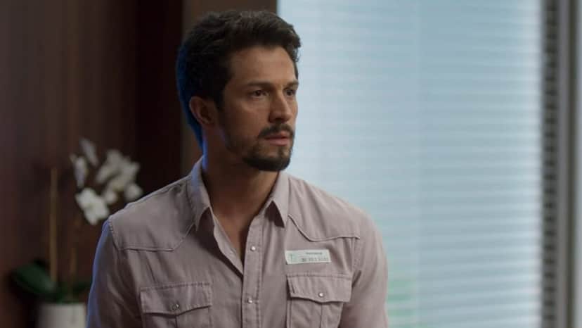 Marcos (Romulo Estrela) será vítima de armação em Bom Sucesso (Foto: Reprodução/Globo) Marcos (Romulo Estrela) será vítima de armação em Bom Sucesso (Foto: Reprodução/Globo)