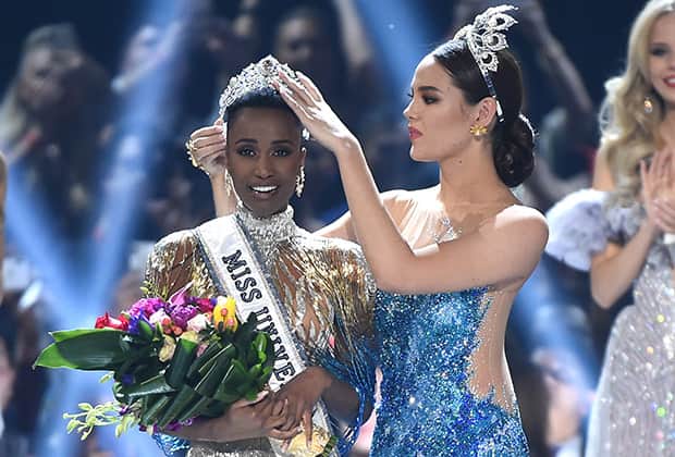 A modelo Zozibini Tunzi foi a vencedora do Miss Universo 2019 e expressou sua felicidade nas redes sociais (Foto: Reprodução) A modelo Zozibini Tunzi foi a vencedora do Miss Universo 2019 e expressou sua felicidade nas redes sociais (Foto: Reprodução)