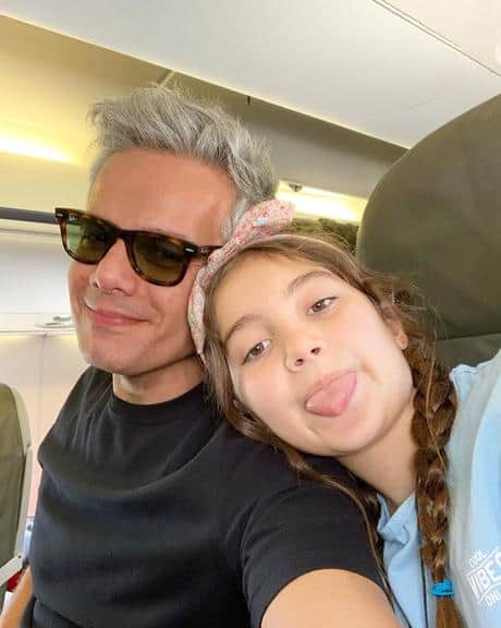 Otaviano Costa se diverte durante viagem de avião grudadinho com a filha, Olívia, e comove internautas (Foto: Reprodução) Otaviano Costa se diverte durante viagem de avião grudadinho com a filha, Olívia, e comove internautas (Foto: Reprodução)