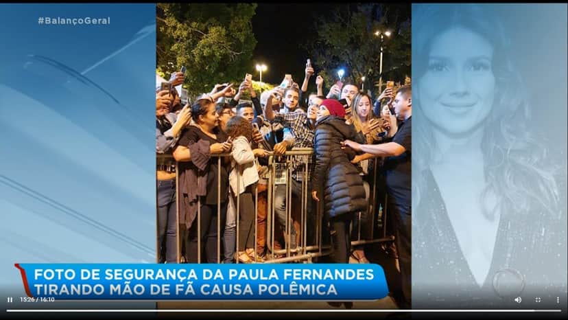 Paula Fernandes tem foto onde segurança tira braço de fã da cintura da cantora (Imagem: Reprodução) Paula Fernandes tem foto onde segurança tira braço de fã da cintura da cantora (Imagem: Reprodução)