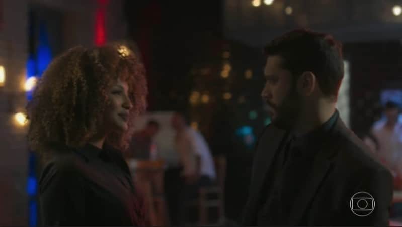 Gisele (Sheron Menezzes) e Diogo (Armando Babaioff) em cena de Bom Sucesso (Foto: Reprodução/Globo) Gisele (Sheron Menezzes) e Diogo (Armando Babaioff) em cena de Bom Sucesso (Foto: Reprodução/Globo)