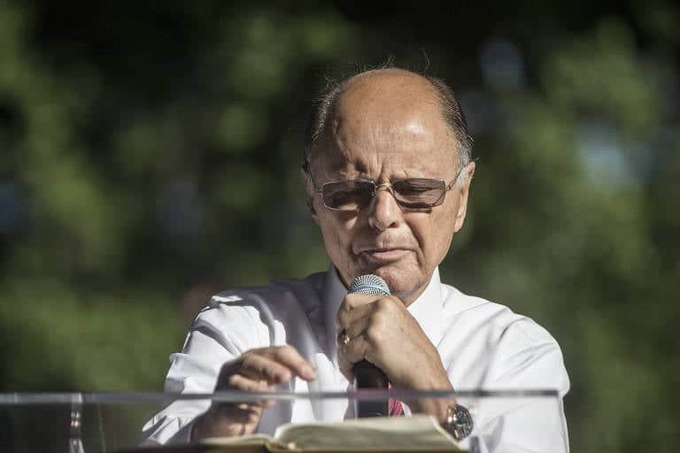 O bispo Edir Macedo durante um dos cultos da Universal (Foto: Divulgação) O bispo Edir Macedo durante um dos cultos da Universal (Foto: Divulgação)