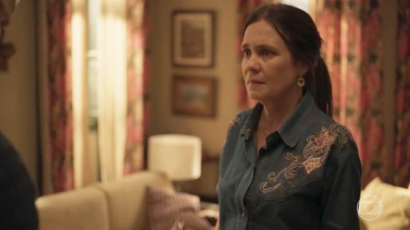 Thelma (Adriana Esteves) decidirá viajar com Gabo na novela Amor de Mãe (Foto: Reprodução/Globo) Thelma (Adriana Esteves) decidirá viajar com Gabo na novela Amor de Mãe (Foto: Reprodução/Globo)