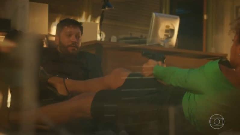 Diogo (Armando Babaioff) foi dado como morto junto com Gisele (Sheron Menezzes), mas os dois podem estar vivos em Bom Sucesso (Foto: Reprodução/Globo) Diogo (Armando Babaioff) foi dado como morto junto com Gisele (Sheron Menezzes), mas os dois podem estar vivos em Bom Sucesso (Foto: Reprodução/Globo)