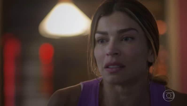 Paloma (Grazi Massafera) flagrará o playboy com outra na cama em Bom Sucesso (Foto: Reprodução/Globo) Paloma (Grazi Massafera) flagrará o playboy com outra na cama em Bom Sucesso (Foto: Reprodução/Globo)