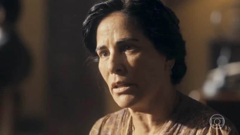 Lola (Gloria Pires) ficará arrasada ao descobrir segredo de Carlos em Éramos Seis (Foto: Reprodução/Globo)