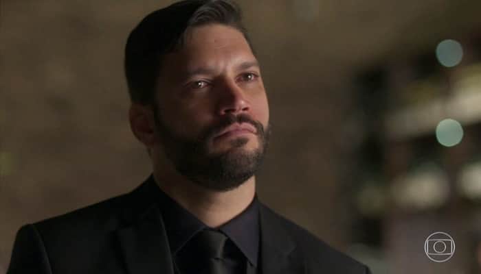 Diogo (Armando Babaioff) terá face de assassino desmascarada em Bom Sucesso (Foto: Reprodução/Globo) Diogo (Armando Babaioff) terá face de assassino desmascarada em Bom Sucesso (Foto: Reprodução/Globo)