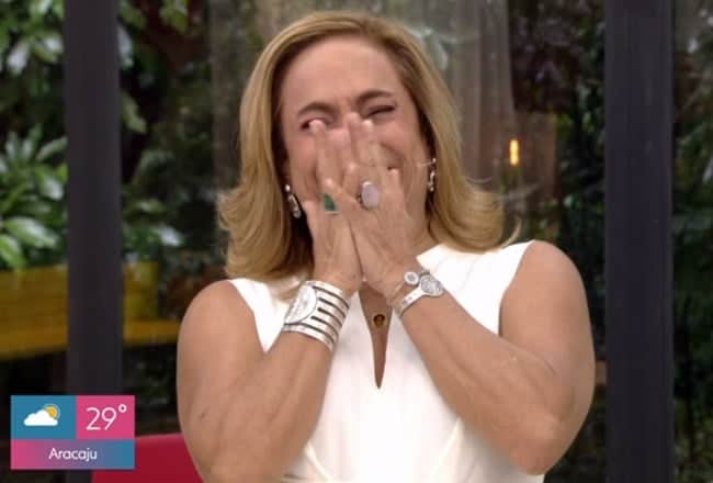 Apresentadora Cissa Guimarães imitou cachorro no Mais Você (Foto: Reprodução/TV Globo)