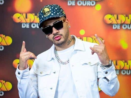 O famoso cantor e funkeiro, Kevinho voltou a agitar a vida de seus seguidores mais uma vez ao compartilhar um clique de sua viagem (Foto: Reprodução/Instagram) O famoso cantor e funkeiro, Kevinho voltou a agitar a vida de seus seguidores mais uma vez ao compartilhar um clique de sua viagem (Foto: Reprodução/Instagram)