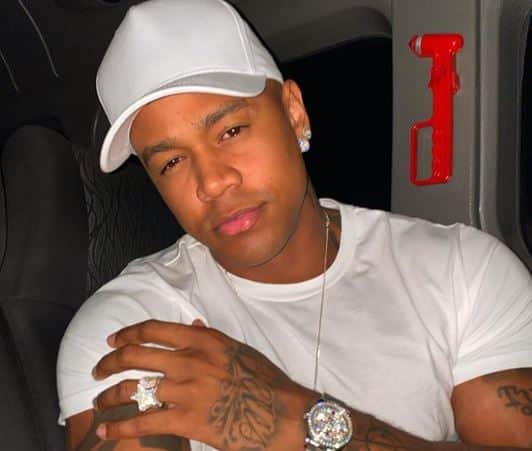 O famoso cantor de axé, Léo Santana voltou a agitar a internet mais uma vez ao surgir sensualizando em um vídeo para lá de bombástico (Foto: Reprodução/Instagram) O famoso cantor de axé, Léo Santana voltou a agitar a internet mais uma vez ao surgir sensualizando em um vídeo para lá de bombástico (Foto: Reprodução/Instagram)
