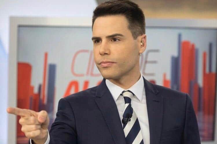Luiz Bacci posa no estúdio do Cidade Alerta (foto: divulgação/RecordTV) Luiz Bacci posa no estúdio do Cidade Alerta (foto: divulgação/RecordTV)
