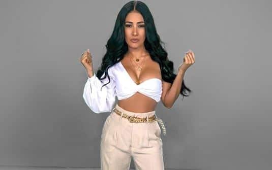 A famosa jurada do The Voice Brasil e dupla de Simone, Simaria causou mais uma vez ao expor corpão na internet para quem quisesse ver (Foto: Reprodução/Instagram)
