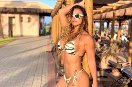 A famosa rainha de bateria e atriz da Globo, Viviane Araújo se tornou um dos assuntos mais comentados ao expor o seu novo namorado novamente nas redes sociais (Foto: Reprodução/Instagram) A famosa rainha de bateria e atriz da Globo, Viviane Araújo se tornou um dos assuntos mais comentados ao expor o seu novo namorado novamente nas redes sociais (Foto: Reprodução/Instagram)
