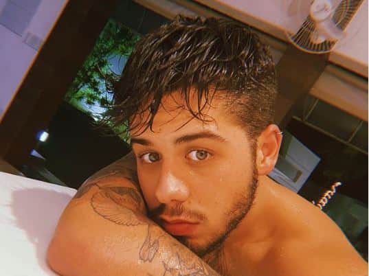 Filho do famoso cantor sertanejo Leonardo, Zé Felipe causou polêmica na internet ao aparecer com visual completamente repaginado (Foto: reprodução/Instagram) Filho do famoso cantor sertanejo Leonardo, Zé Felipe causou polêmica na internet ao aparecer com visual completamente repaginado (Foto: reprodução/Instagram)