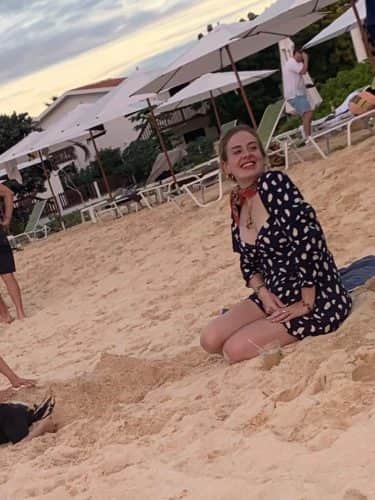 Foto de Adele retirada por fãs durante férias da musa no Caribe (Foto: Reprodução) Foto de Adele retirada por fãs durante férias da musa no Caribe (Foto: Reprodução)