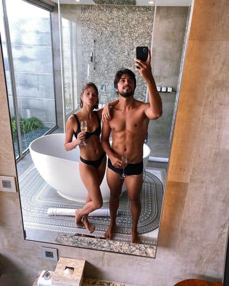 Agatha Moreira surge em momento íntimo com Rodrigo Simas e fãs elogiam (Foto: Instagram) Agatha Moreira surge em momento íntimo com Rodrigo Simas e fãs elogiam (Foto: Instagram)