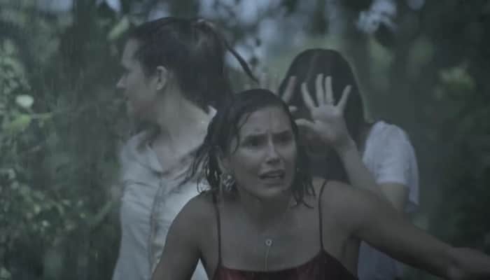 Alexia (Deborah Secco), Luna (Juliana Paiva) e Kyra (Vitória Strada) em cena de Salve-se Quem Puder (Foto: Reprodução/Globo) Alexia (Deborah Secco), Luna (Juliana Paiva) e Kyra (Vitória Strada) em cena de Salve-se Quem Puder (Foto: Reprodução/Globo)