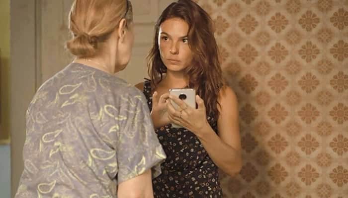 Betina (Isis Valverde) fará descoberta sobre o passado do irmão em Amor de Mãe (Foto: Reprodução/Globo) Betina (Isis Valverde) fará descoberta sobre o passado do irmão em Amor de Mãe (Foto: Reprodução/Globo)