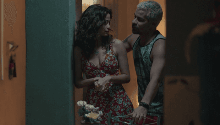 Érica (Nanda Costa) e Ryan (Thiago Martins) ficarão horrorizados com o passado de Lurdes em Amor de Mãe (Foto: Reprodução/Globo) Érica (Nanda Costa) e Ryan (Thiago Martins) ficarão horrorizados com o passado de Lurdes em Amor de Mãe (Foto: Reprodução/Globo)