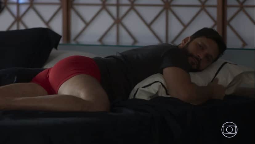 O ator Armando Babaioff fala sobre Diogo, o vilão que fez sucesso em Bom Sucesso (Imagem: Reprodução) O ator Armando Babaioff fala sobre Diogo, o vilão que fez sucesso em Bom Sucesso (Imagem: Reprodução)