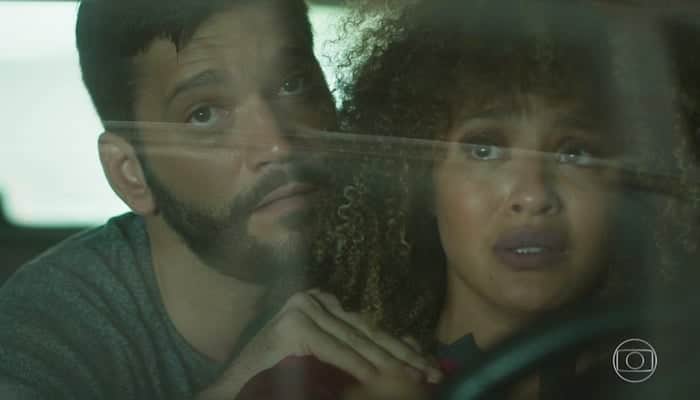 Diogo (Armando Babaioff) e Gisele (Sheron Menezzes) vão morrer em incêndio em Bom Sucesso (Foto: Reprodução/Globo) Diogo (Armando Babaioff) e Gisele (Sheron Menezzes) vão morrer em incêndio em Bom Sucesso (Foto: Reprodução/Globo)