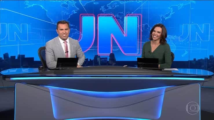 Ana Paula Araújo e Rodrigo Bocardi na bancada do Jornal Nacional. Foto: Reprodução Ana Paula Araújo e Rodrigo Bocardi na bancada do Jornal Nacional. Foto: Reprodução