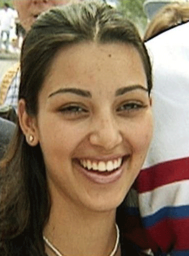 Foto de Kim Kardashian sem os dentes postiços (Foto: Reprodução) Foto de Kim Kardashian sem os dentes postiços (Foto: Reprodução)