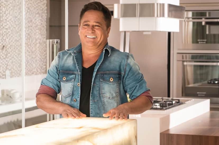O famoso cantor sertanejo, Leonardo deixou os seus seguidores para lá de preocupado ao mostrar que havia passado por uma situação mais do que traumática e precisou ser socorrido pelos filhos (Foto: Reprodução/Instagram) O famoso cantor sertanejo, Leonardo deixou os seus seguidores para lá de preocupado ao mostrar que havia passado por uma situação mais do que traumática e precisou ser socorrido pelos filhos (Foto: Reprodução/Instagram)