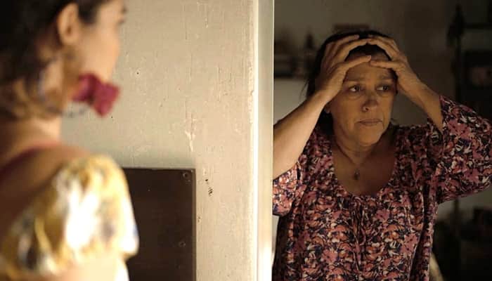 Lurdes (Regina Casé) ficará desesperada ao saber que Magno levou facada em Amor de Mãe (Foto: Reprodução/Globo) Lurdes (Regina Casé) ficará desesperada ao saber que Magno levou facada em Amor de Mãe (Foto: Reprodução/Globo)