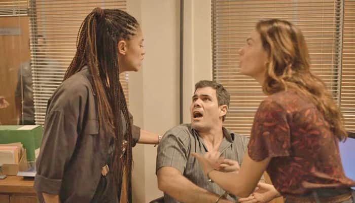 Magno é preso pela morte de Vicente em Amor de Mãe (Foto: Reprodução/Globo) Magno é preso pela morte de Vicente em Amor de Mãe (Foto: Reprodução/Globo)