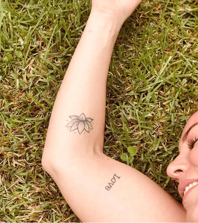 Paolla Oliveira e suas tatuagens (Foto: Reprodução) Paolla Oliveira e suas tatuagens (Foto: Reprodução)