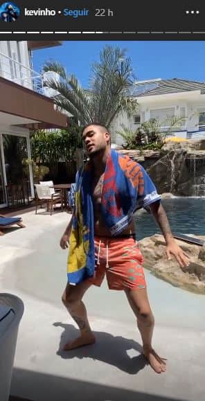 Kevinho deixa tudo à mostra ao sensualizar em seu perfil pessoal (Foto: reprodução/Instagram) Kevinho deixa tudo à mostra ao sensualizar em seu perfil pessoal (Foto: reprodução/Instagram)