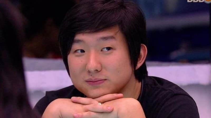 O famoso mágico e digital influencer, Pyong Lee ficou surpreso ao descobrir que havia recebido 10 votos no Big Brother Brasil ou BBB 20, da Globo (Foto: Reprodução/Globoplay) O famoso mágico e digital influencer, Pyong Lee ficou surpreso ao descobrir que havia recebido 10 votos no Big Brother Brasil ou BBB 20, da Globo (Foto: Reprodução/Globoplay)