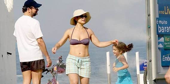 Sandra Annenberg e seu marido curtindo um dia de praia (Foto reprodução) Sandra Annenberg e seu marido curtindo um dia de praia (Foto reprodução)